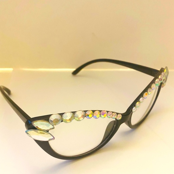 Just a cute set of shades - Picture 2 of 3